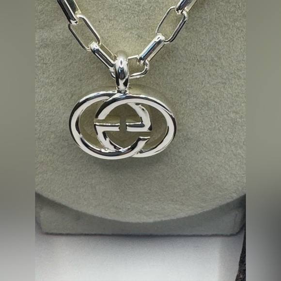 Gucci Sterling Silver GG Pendant & Large Link 18” Necklace - Picture 2 of 6